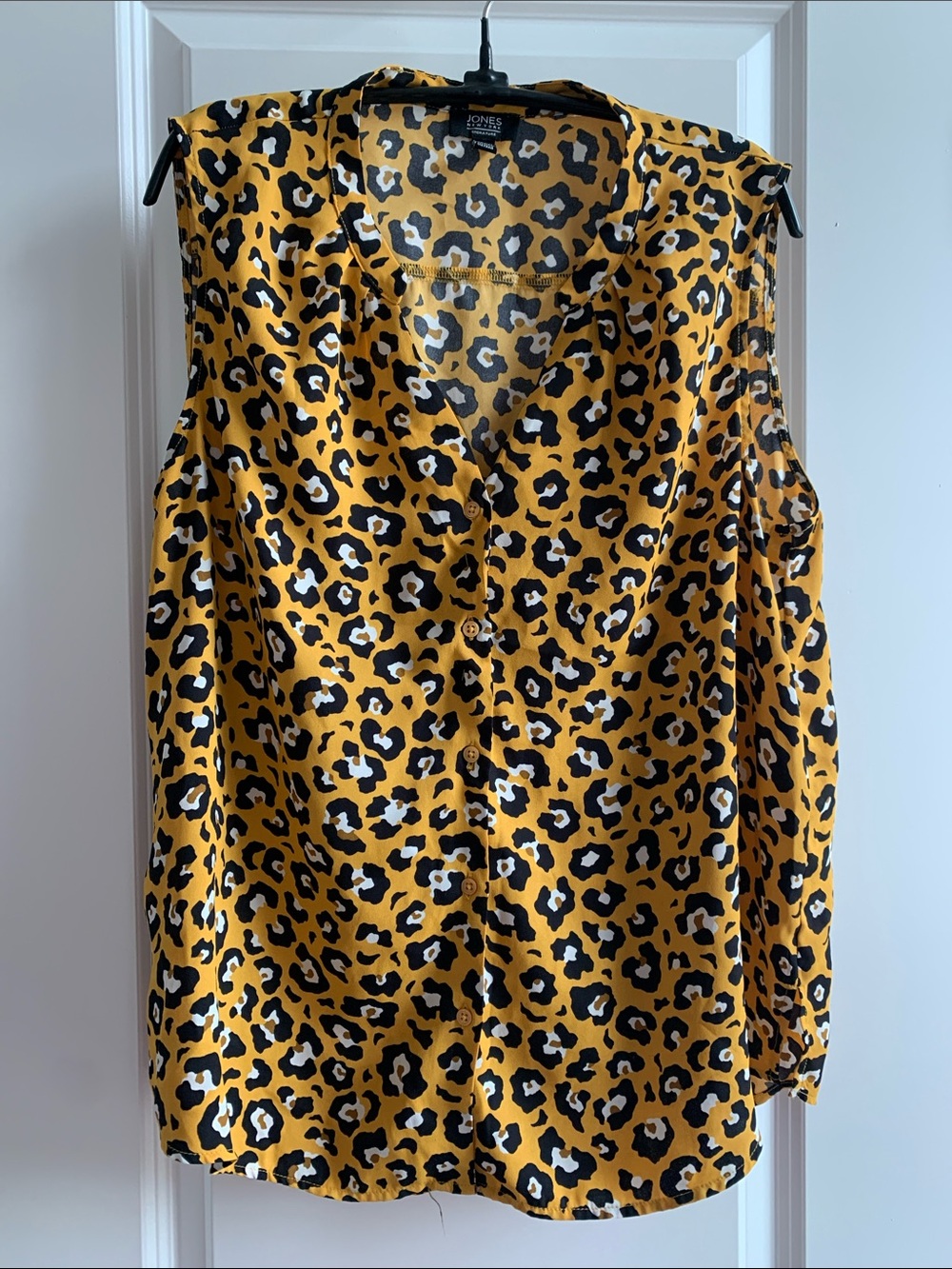 Jones New York Yellow Leopard Print Sleeveless Button-Front Blouse